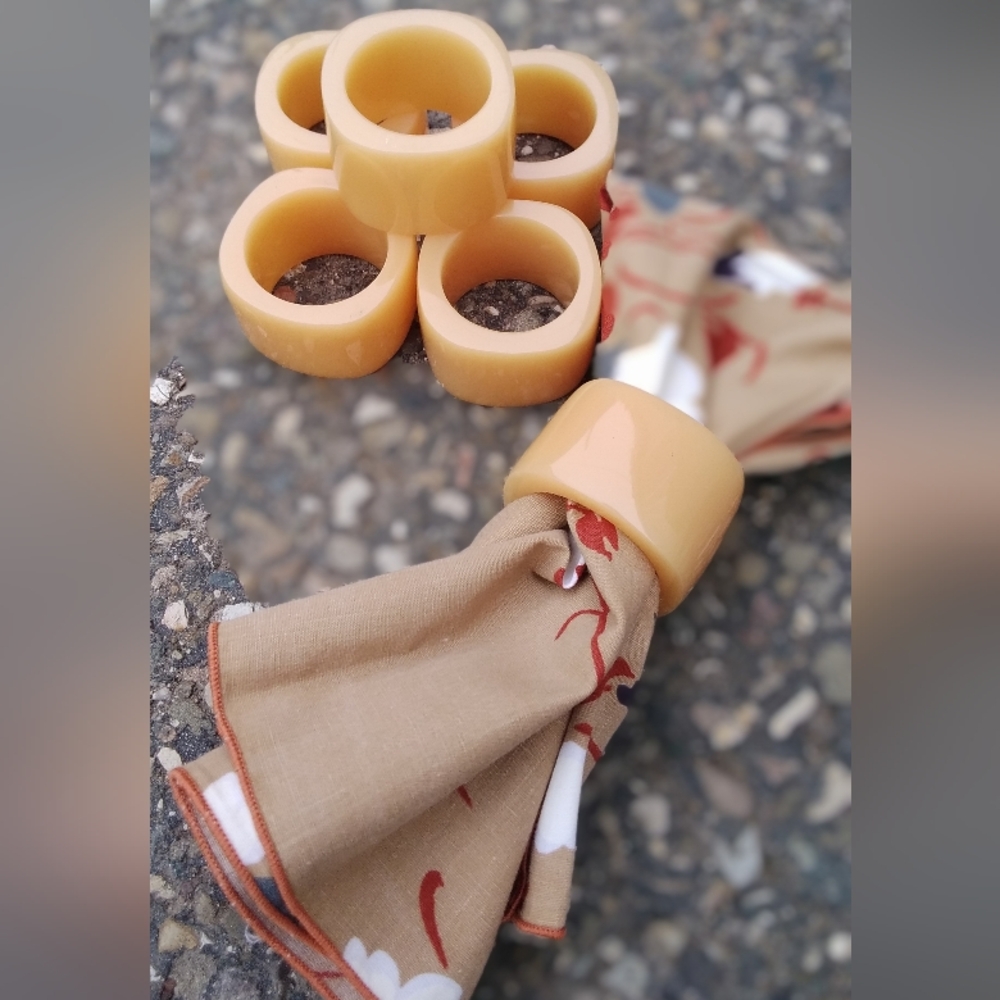 Butterscotch Bakelite Resin Lucite Napkin Rings Vintage Set Of 6 Mod Mcm Dining
